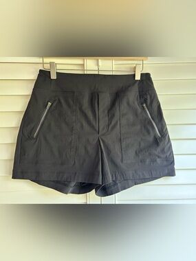 Athleta Trekkie North Mid Rise 3.5” Short in size 4 black